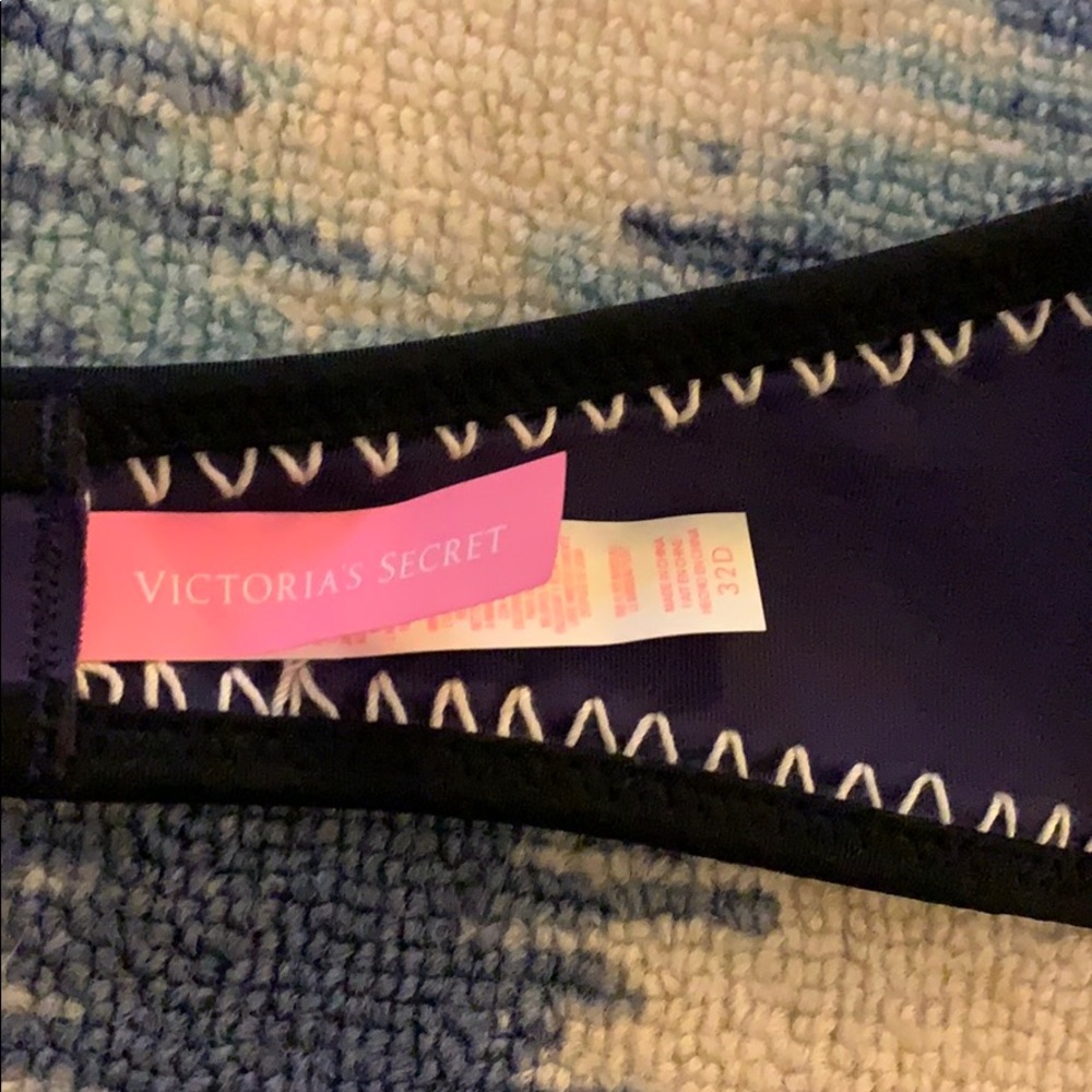 32D Victoria Secret Strapless bikini top with nwt small bottom - Picture 3 of 5